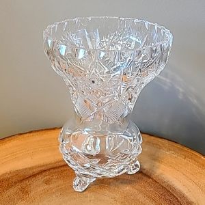 *closet clearout* 2/$20 Like new - pinwheel crystal small footed vase